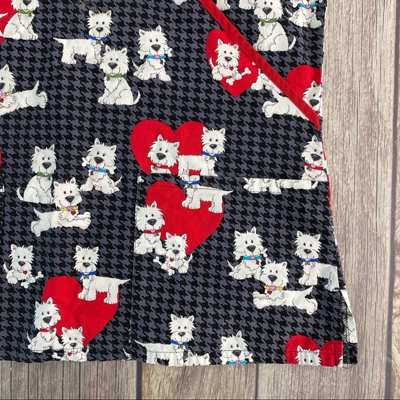 Scrub HQ Top Wonens Size S Medical Uniform Scrub Top Valentine Dogs & Hearts. - Picture 2 of 9